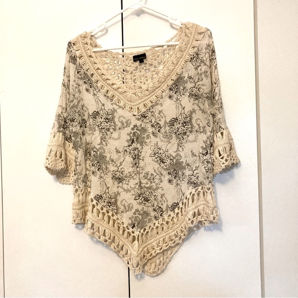 COCO and CARMEN Crochet Lace Boho Chic Roses Bell Sleeves Top Small Medium - Picture 4 of 16